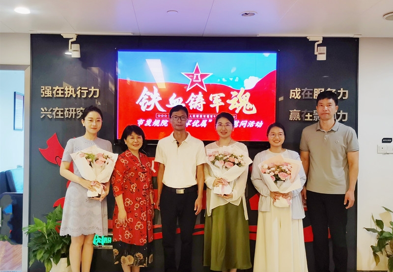 八一慰問合影_副本1.jpg